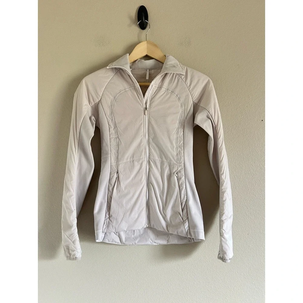 Lululemon Women's Run For Cold Jacket Light Lilac Size 2 PrimaLoft Stretch Glyde